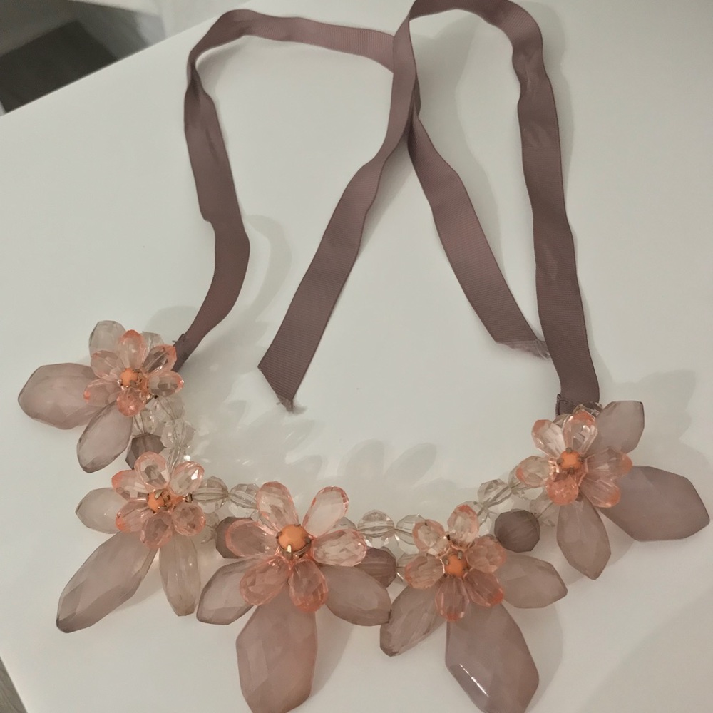 Forever 21. Early 2000’s Flower ribbon necklace